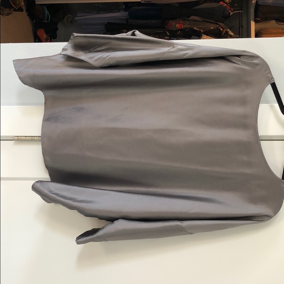 Gorgeous Grey silk satin blouse - Picture 4 of 4